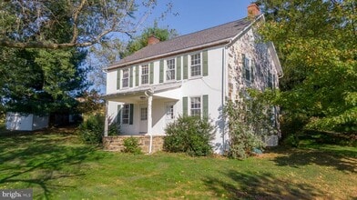 Building Photo - 1025 N Chatham Rd