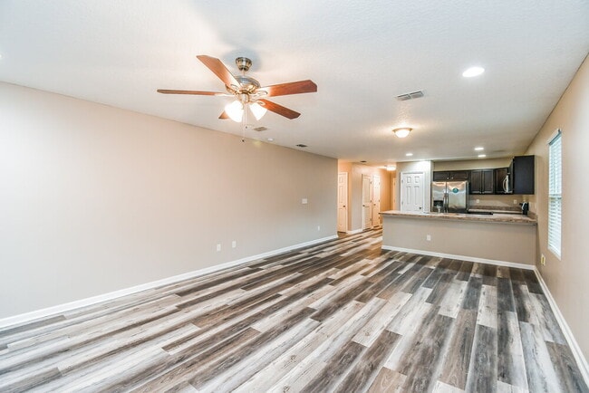 Foto del edificio - 1217 Sarahs Landing Dr