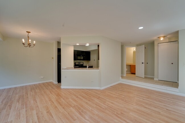 Building Photo - 89 King Dr
