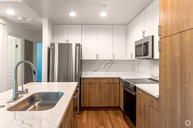 1BR, 1BA - 764SF - Kitchen - Museum Park