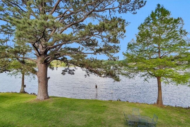 Building Photo - 1502 Wimbledon Dr
