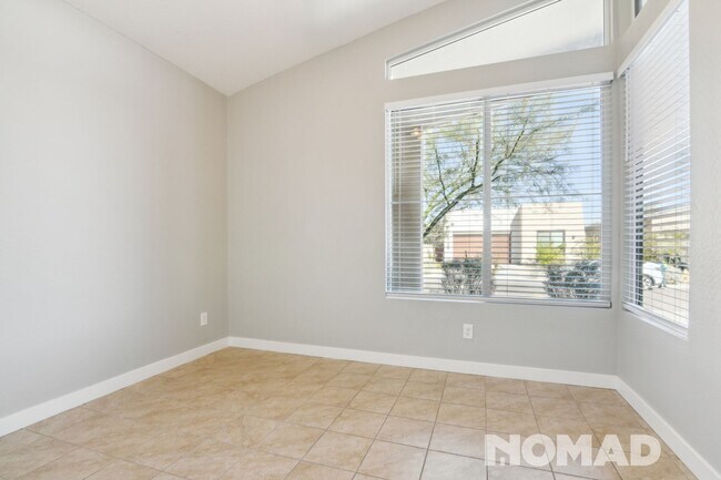 Building Photo - Charming 3 Bed Home in Phoenix