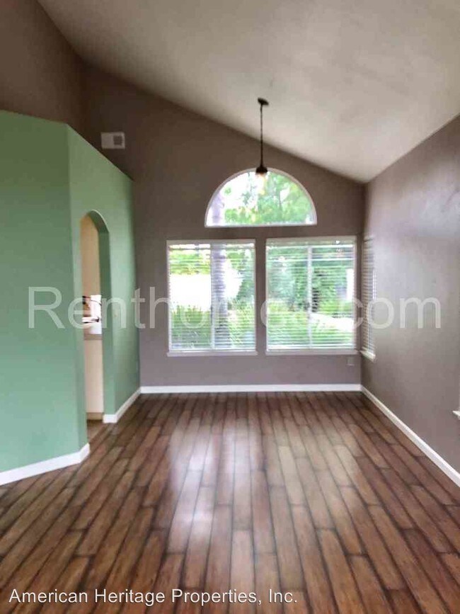 Building Photo - 3 br, 2.5 bath House - 705 Mosaic Circle