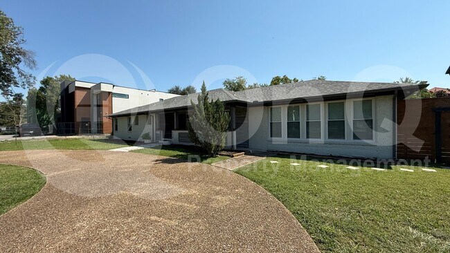 Foto del edificio - 6458 Royal Ln