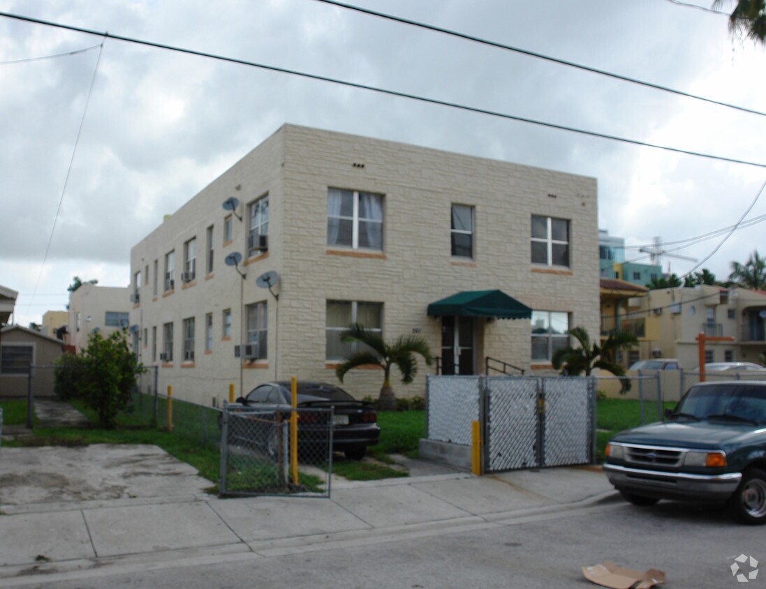 Foto del edificio - 261 SW 12th St