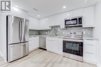 Building Photo - 22 Decarie Cir