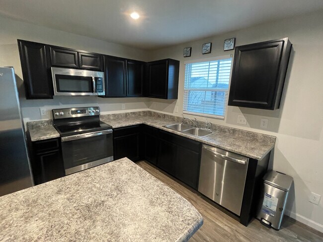Building Photo - Room in Single Family Home on Bent Willow Dr