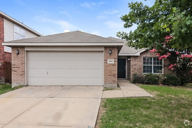 Building Photo - 2033 Pine Knot Dr