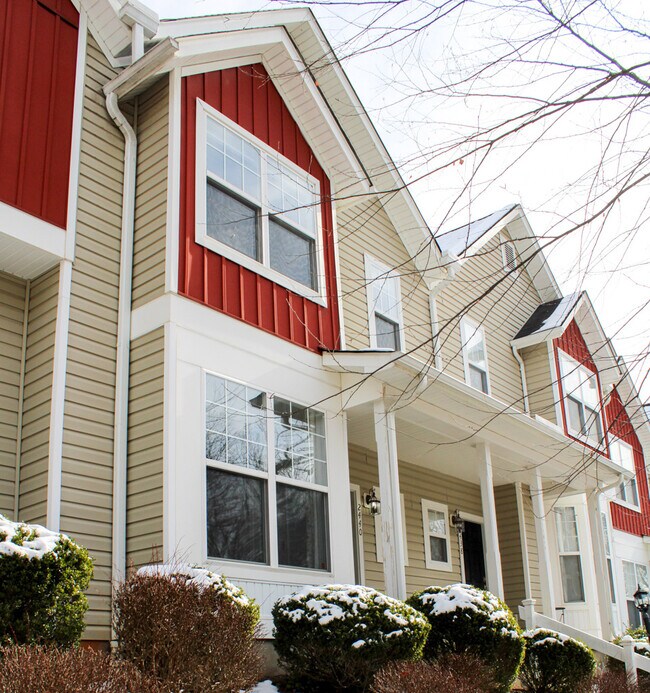 Building Photo - 2440 N Berkshire Rd