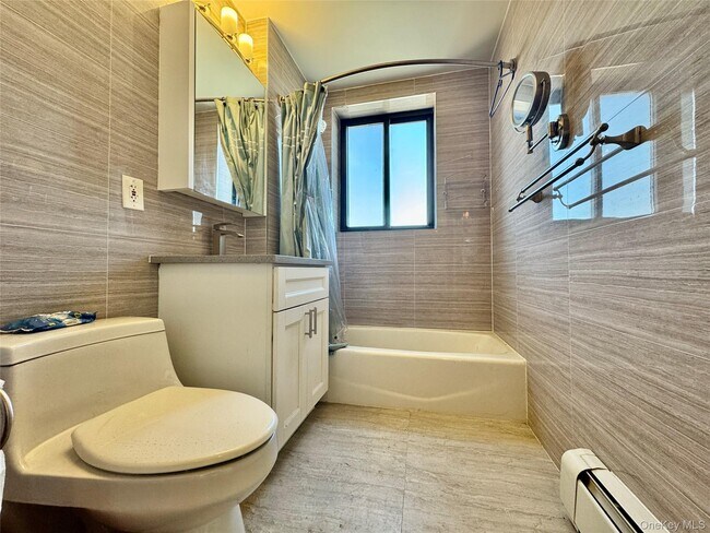 Building Photo - 132-26 Avery Ave