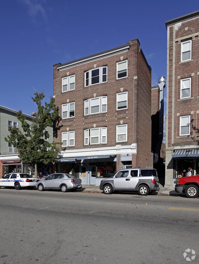 Primary Photo - 930 Main St