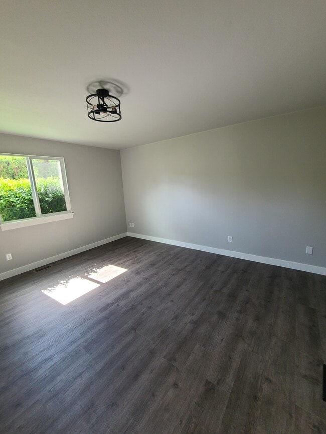 master bedroom - 202 Danawood Dr