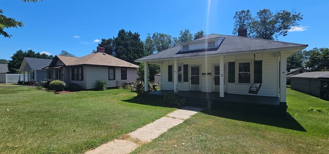 Building Photo - Cozy 1-Bedroom, 1-Bathroom Apartment in Hi...