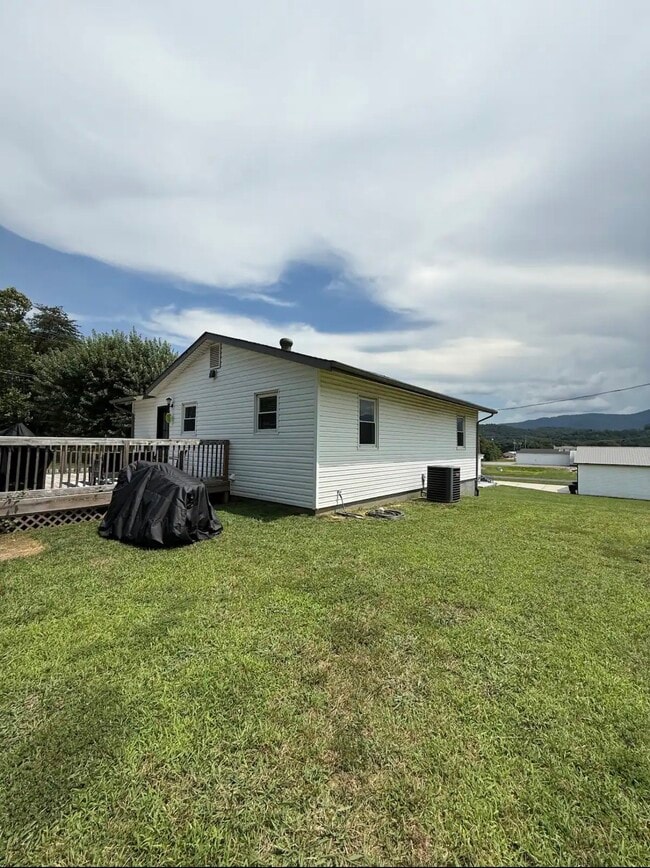 Building Photo - 4066 Crossmill Ln