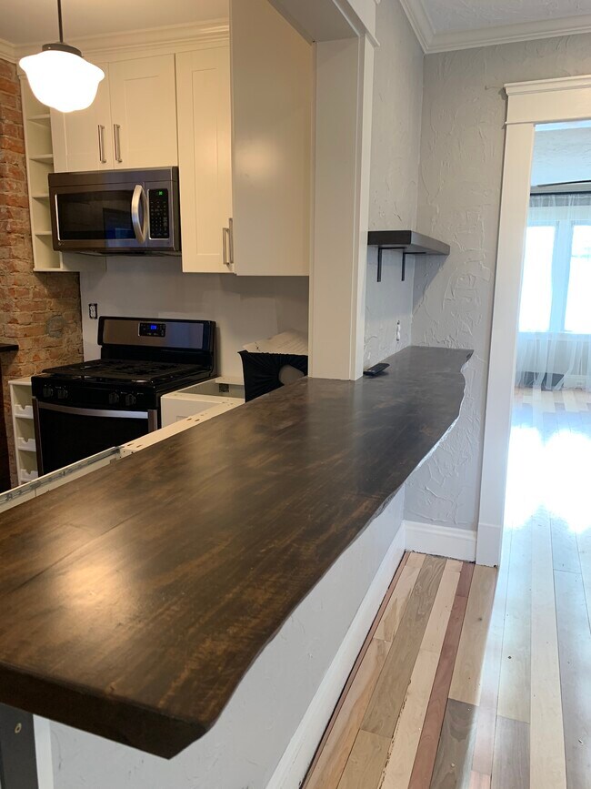 Foto del edificio - 1481 Riverside Dr
