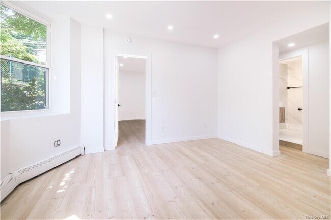 Foto del edificio - 594 Bellevue Ave N