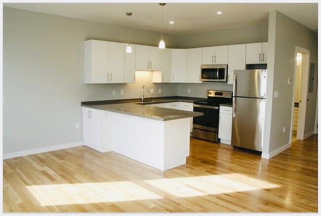 Building Photo - 20 Orleans St