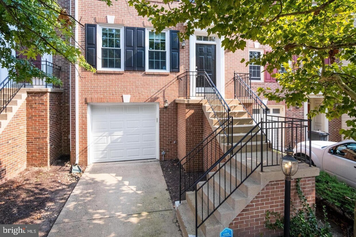 Primary Photo - 7439 Heatherfield Ln