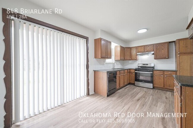 Foto del edificio - 848 Briarlane Rd
