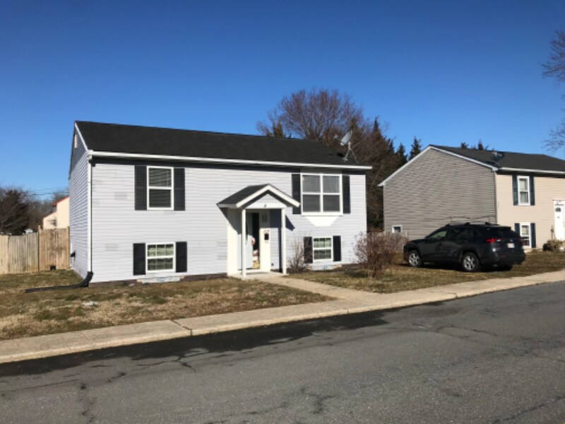 Foto principal - 249 Locust Ln