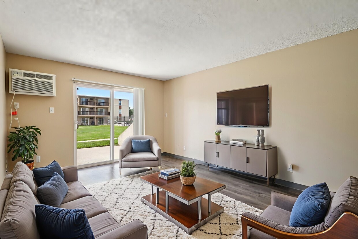 Primary Photo - Broadmoor Springs