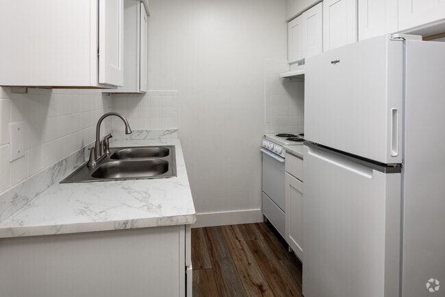 1BR, 1BA - 420SF - Kitchen - Rally - Free Parking Included