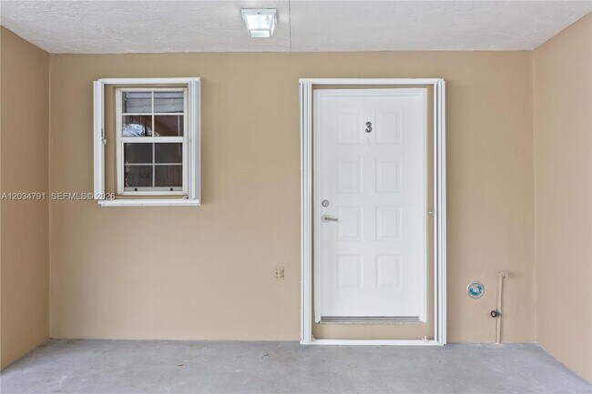 Foto del edificio - 3130 Bird Ave