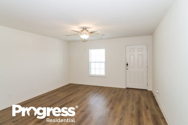 Building Photo - 304 Silvercrest Ln