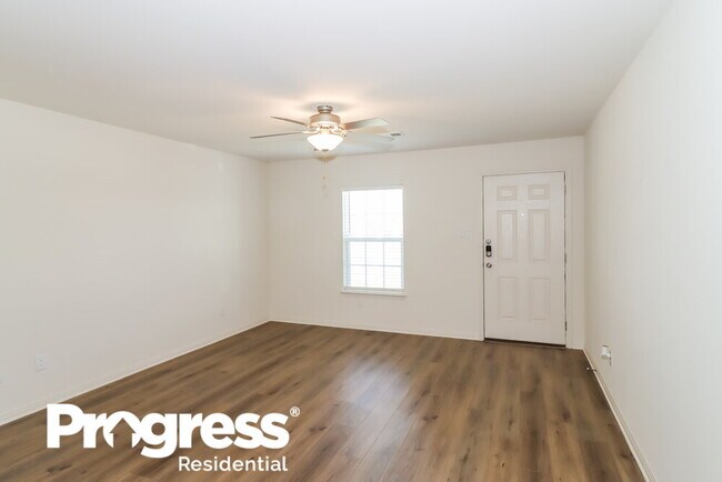 Foto del edificio - 304 Silvercrest Ln