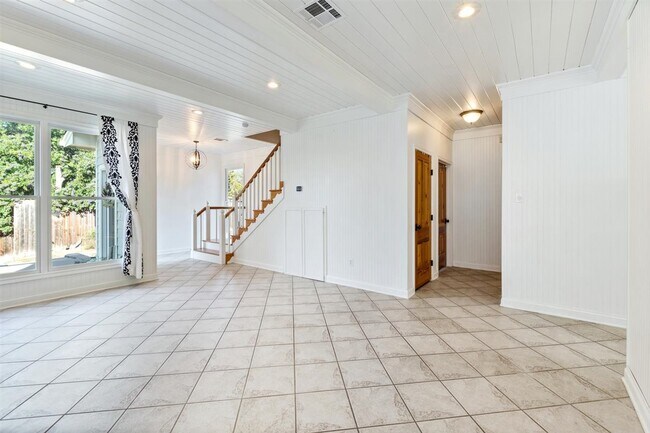 Building Photo - 506 Centex Sportsman Rd