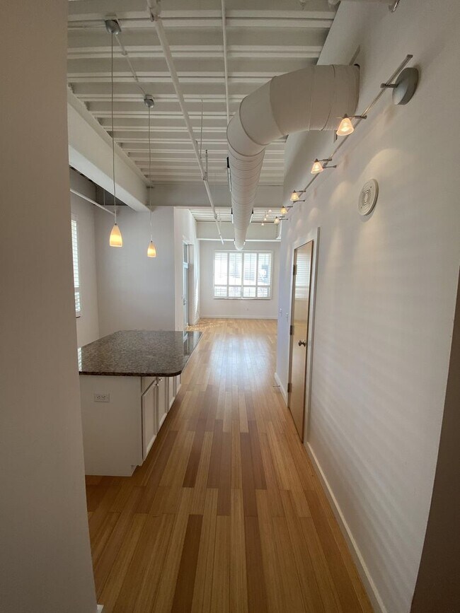 Foto del edificio - Amazing Studio with Patio and Views