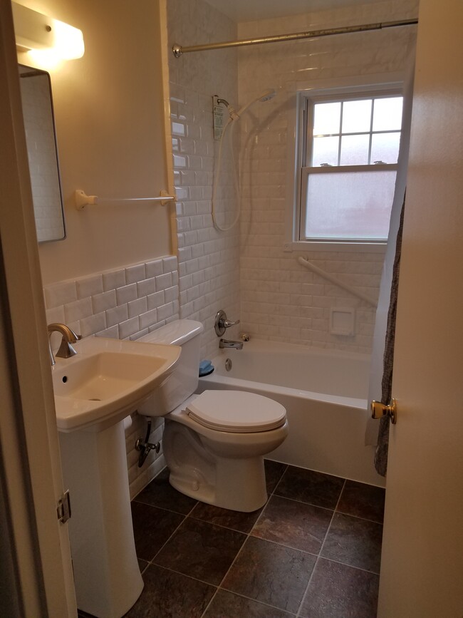 Building Photo - 2909 Thistlewood Dr