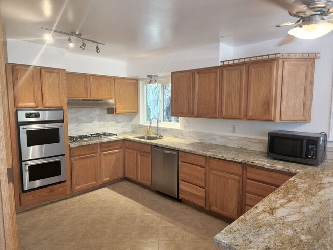 Building Photo - Rancho Cordova Gem