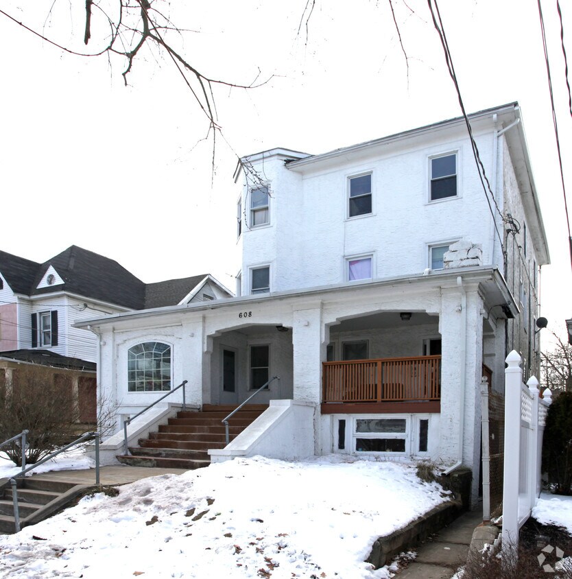 Primary Photo - 608 5th Ave