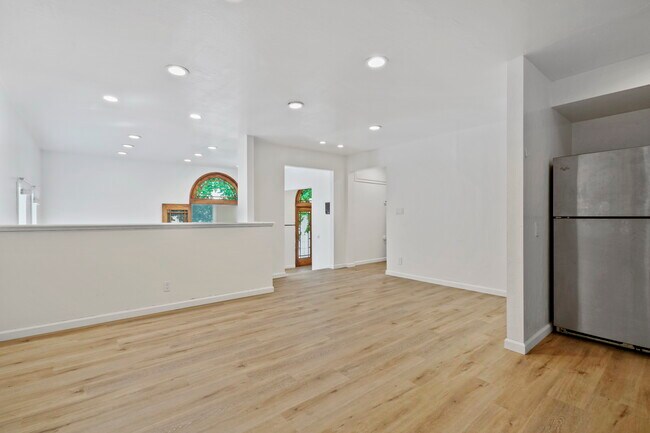 Building Photo - 3729 Brunell Dr