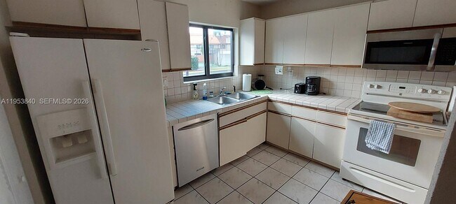 Foto del edificio - 19525 Cypress Ct E