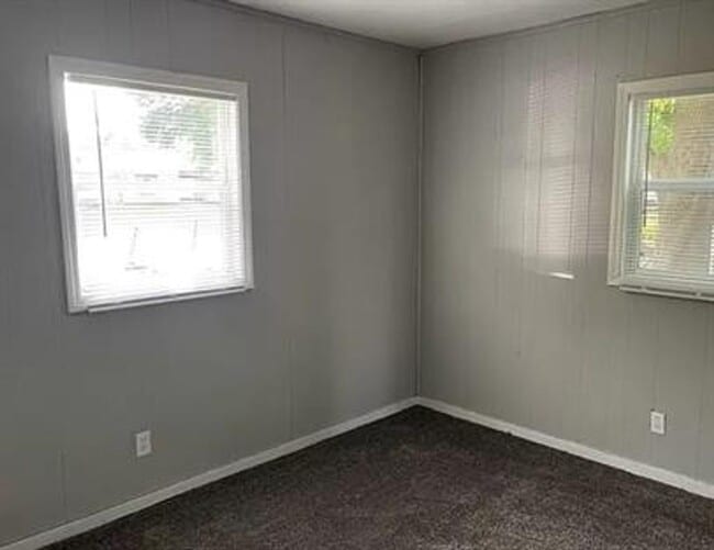 Building Photo - 15 Sherwood Ct