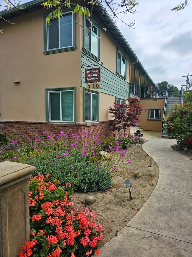 Foto del edificio - Los Gatos Garden Apartments