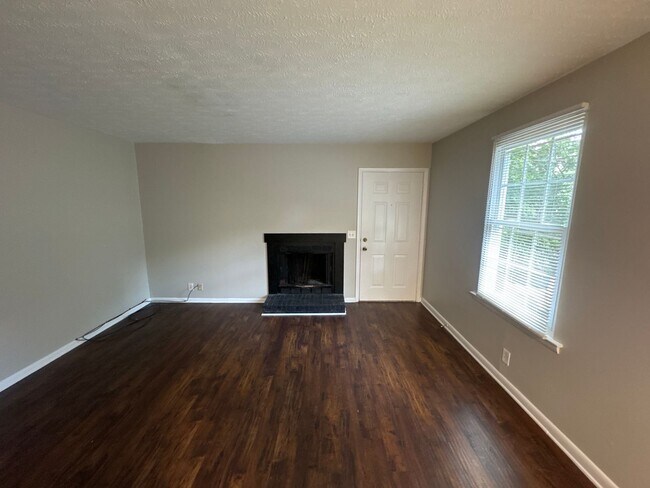 Building Photo - For Rent: 2 Bedroom | 1 Bath Duplex in Sou...