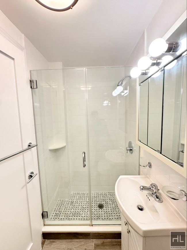 Building Photo - East 65th Street | Pet-Friendly Lenox Hill...