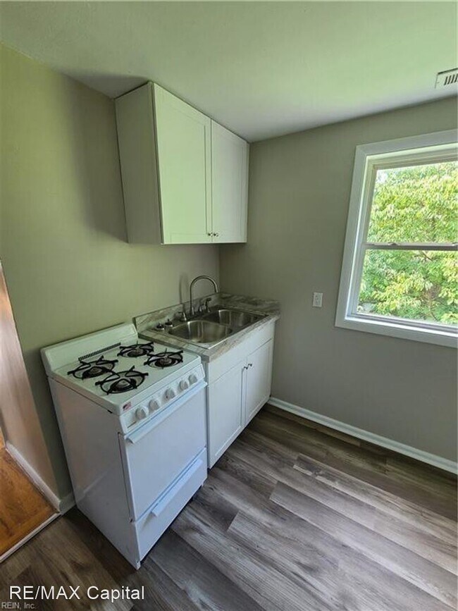 Building Photo - 2 br, 1 bath House - 1319 28TH STREET UNIT B