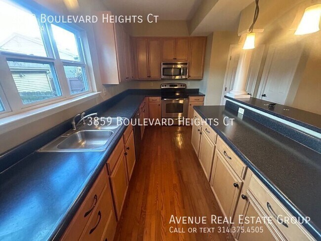 Building Photo - Fantastic newer South City home!