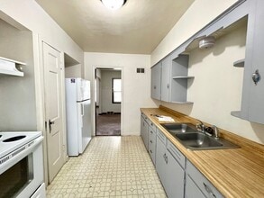 Building Photo - 1107 Claflin Rd