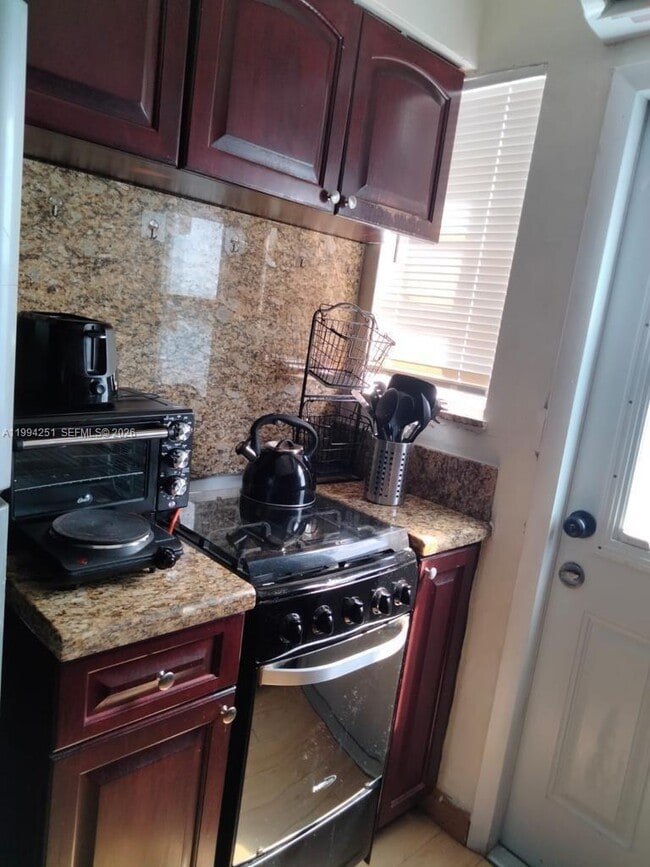 Foto del edificio - 4015 Indian Creek Dr
