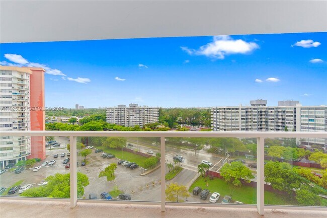 Foto del edificio - 1301 NE Miami Gardens Dr