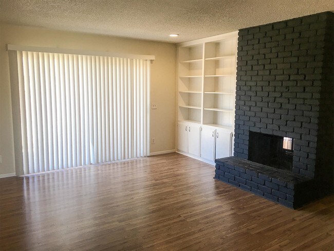 Building Photo - 41780 Shady Ln