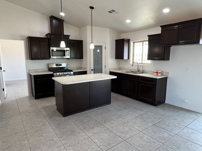 Foto del edificio - 3 Bedroom Split Floor Plan with 2 bathroom...