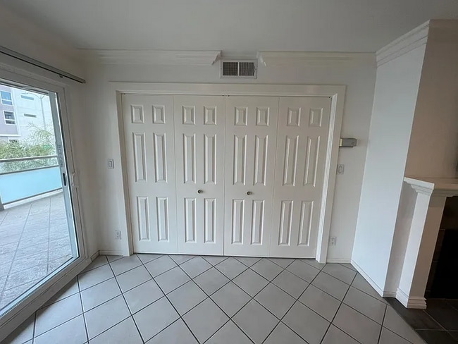 Building Photo - 4300 Vía Dolce