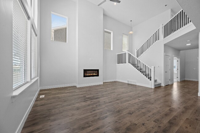 Building Photo - 1332 W Quailhill Rd