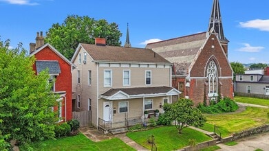Building Photo - 419 Oak St